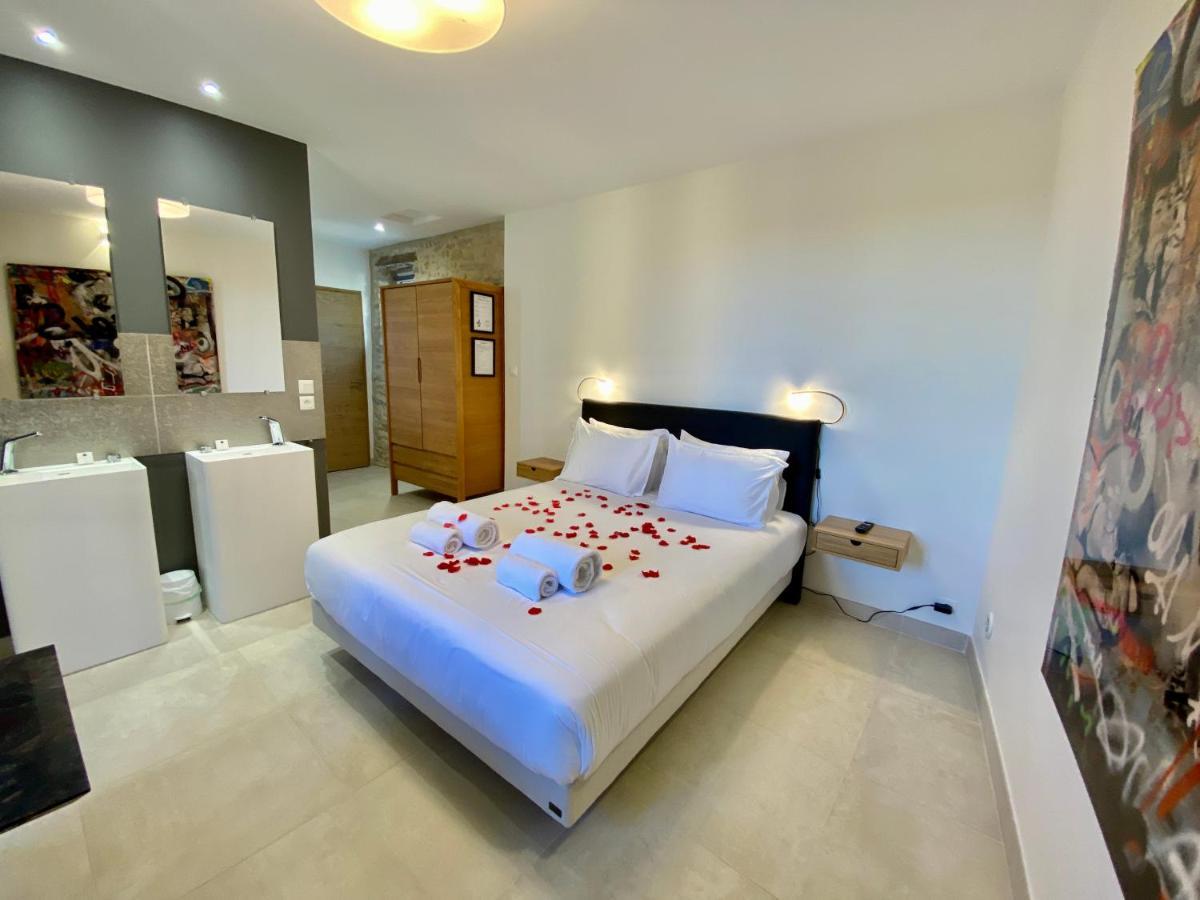 La Maison Des Vendangeurs - Table D'Hotes Le Soir Du Jeudi Au Dimanche- Jacuzzi - Balneo Spa - Acces Piscine Pour Toutes Les Chambres Sauf Studio Coquet- Piscine De Mai A Mi-Octobre Martignargues Eksteriør bilde