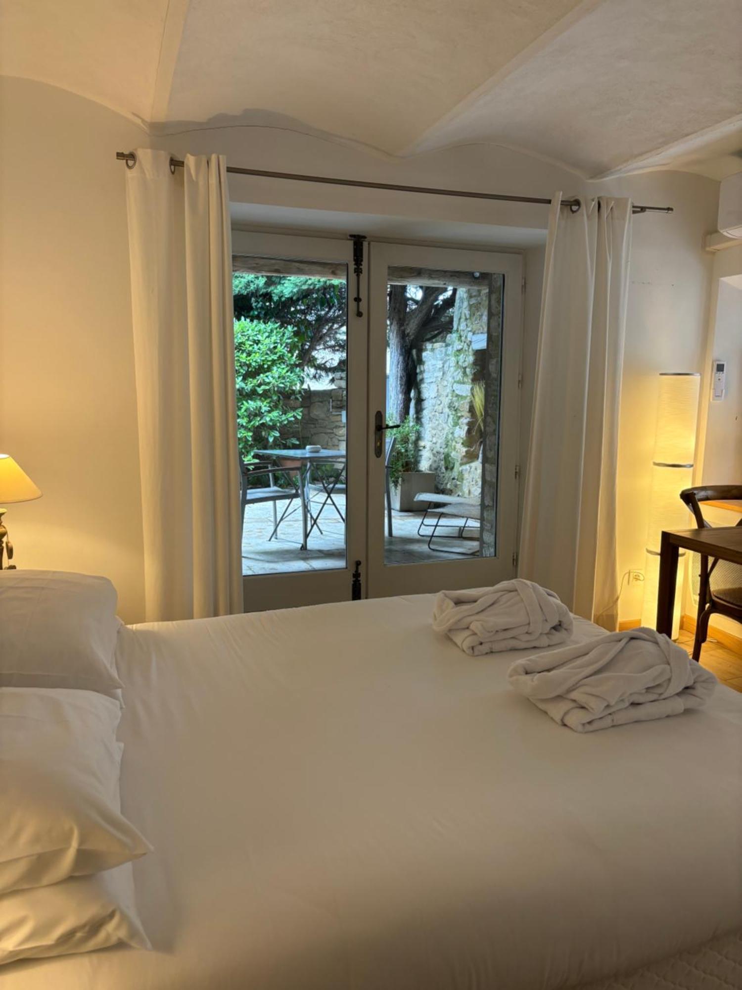La Maison Des Vendangeurs - Table D'Hotes Le Soir Du Jeudi Au Dimanche- Jacuzzi - Balneo Spa - Acces Piscine Pour Toutes Les Chambres Sauf Studio Coquet- Piscine De Mai A Mi-Octobre Martignargues Eksteriør bilde
