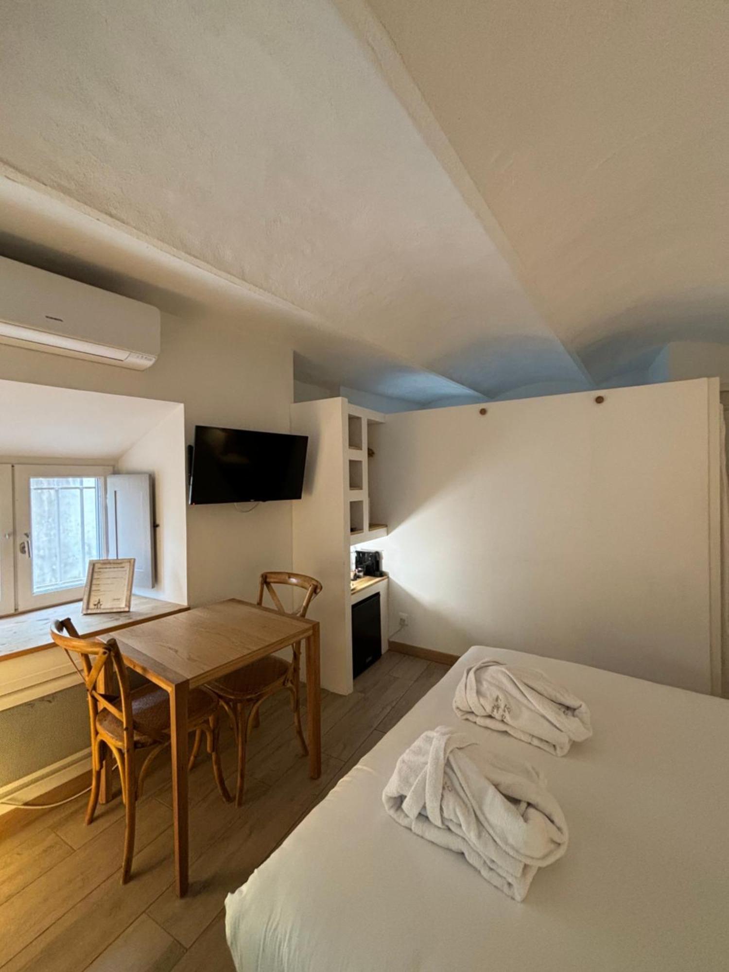 La Maison Des Vendangeurs - Table D'Hotes Le Soir Du Jeudi Au Dimanche- Jacuzzi - Balneo Spa - Acces Piscine Pour Toutes Les Chambres Sauf Studio Coquet- Piscine De Mai A Mi-Octobre Martignargues Eksteriør bilde