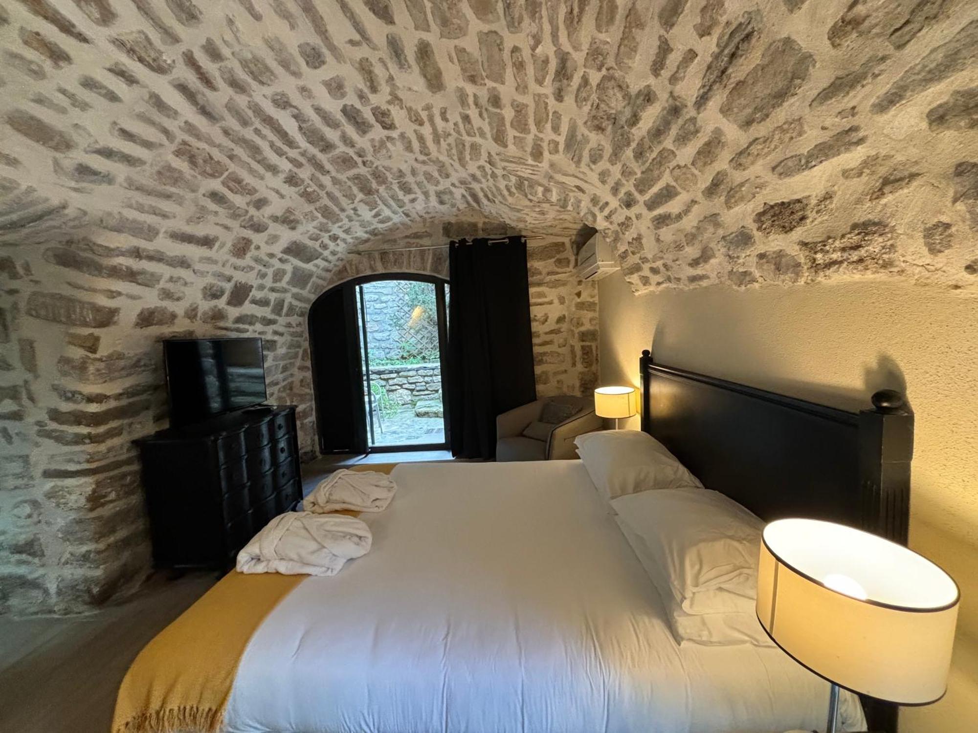 La Maison Des Vendangeurs - Table D'Hotes Le Soir Du Jeudi Au Dimanche- Jacuzzi - Balneo Spa - Acces Piscine Pour Toutes Les Chambres Sauf Studio Coquet- Piscine De Mai A Mi-Octobre Martignargues Eksteriør bilde