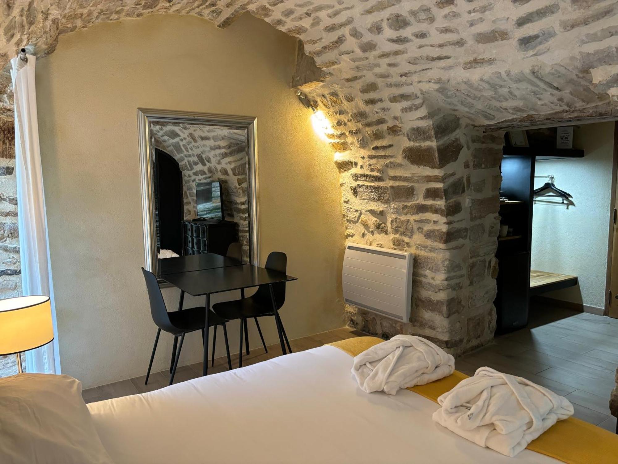 La Maison Des Vendangeurs - Table D'Hotes Le Soir Du Jeudi Au Dimanche- Jacuzzi - Balneo Spa - Acces Piscine Pour Toutes Les Chambres Sauf Studio Coquet- Piscine De Mai A Mi-Octobre Martignargues Eksteriør bilde