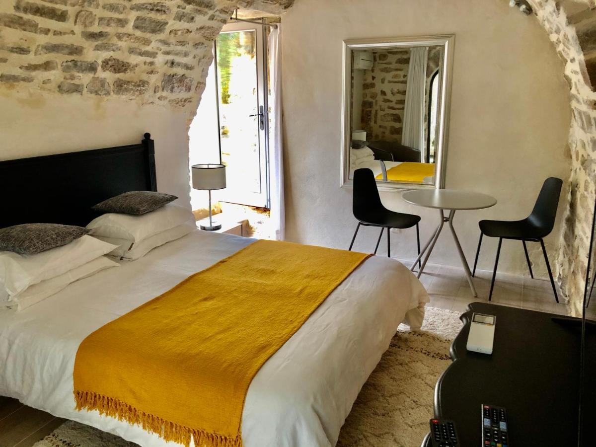 La Maison Des Vendangeurs - Table D'Hotes Le Soir Du Jeudi Au Dimanche- Jacuzzi - Balneo Spa - Acces Piscine Pour Toutes Les Chambres Sauf Studio Coquet- Piscine De Mai A Mi-Octobre Martignargues Eksteriør bilde